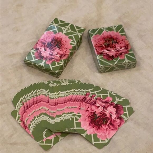 𝅺OSCAR de la Renta playing cards. NWT. One box open but newer used. Set 2 . - Picture 4 of 5